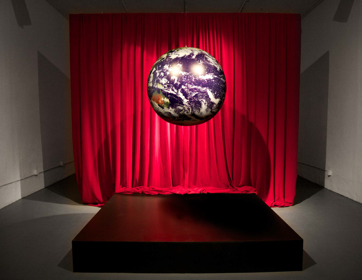 Amanda Ross-Ho, Blue Marble, (2013) in Tragedy plus Time at Public Fiction. Courtesy of Public Fiction