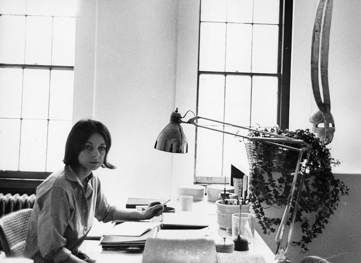 Elaine Lustig Cohen in her studio (New York, 1969). Courtesy Estate of Elaine Lustig Cohen.